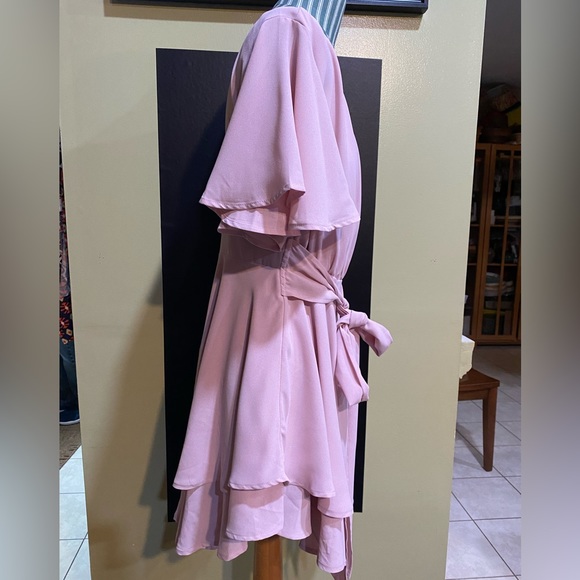 Sz M Pink Dacron Polyester Dress with frilly sleeves, ruffles, ties at waist. - Picture 15 of 16